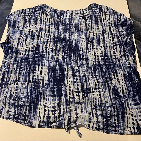 Torrid BLUE TIE-DYE CHALLIS TIE FRONT DOLMAN Cropped TOP Blouse coastal L/0 - Picture 12 of 14